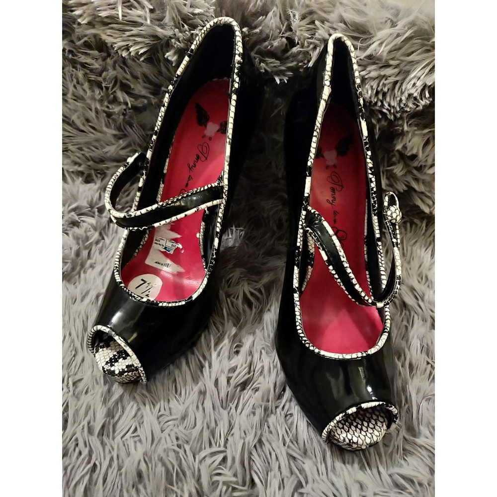 Penny Loves Kenny Snakeskin 7.5 New Heels Ankle